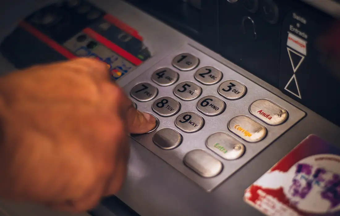 10 грешки, които допускаме при теглене на пари от банкомат