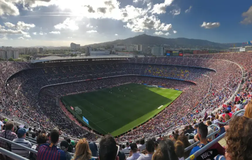 10-те най-красиви и необичайни стадиона в света