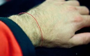 10 факта за връзването на червен конец, които не знаете