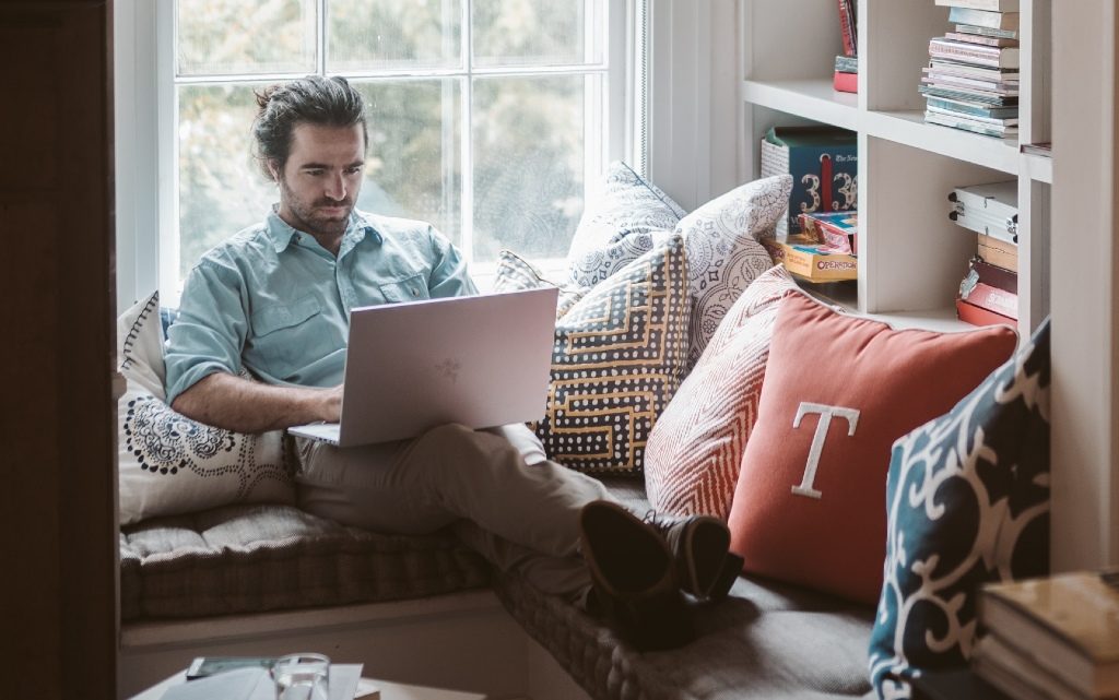  10 преимущества да учиш и работиш онлайн 