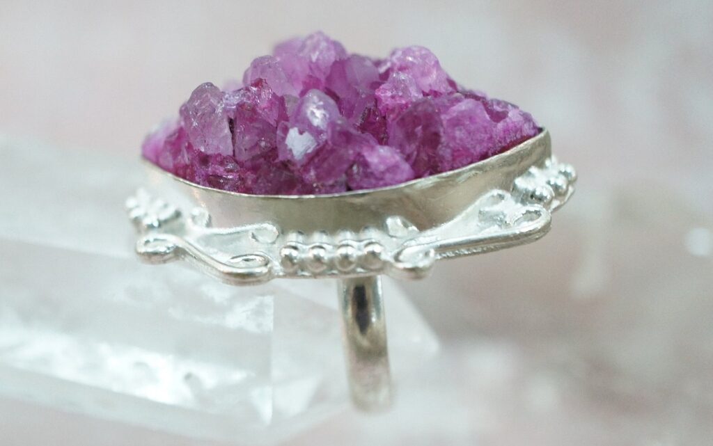  10 забавни обстоятелството, които би трябвало да знаете за сребърните бижута 