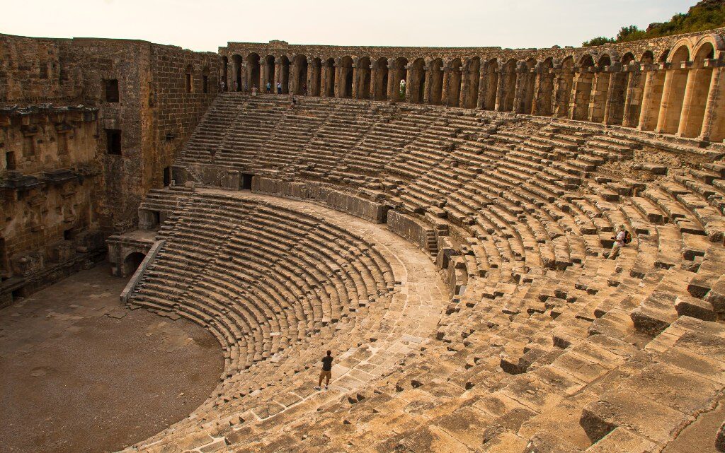 10 от най-добре запазените амфитеатри извън Рим