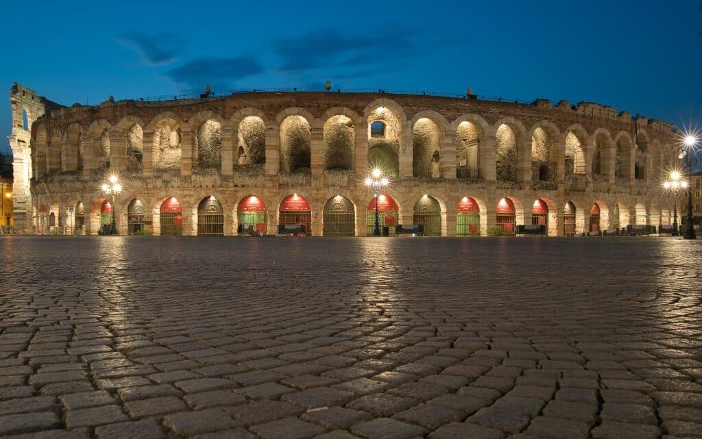  10 от най-добре непокътнатите амфитеатри отвън Рим 