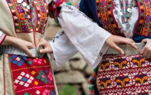 10 от най-популярните български народни хора
