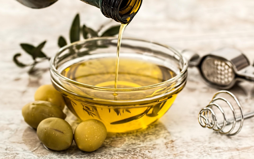 Зехтин наричаме маслото което се добива от плода на маслината