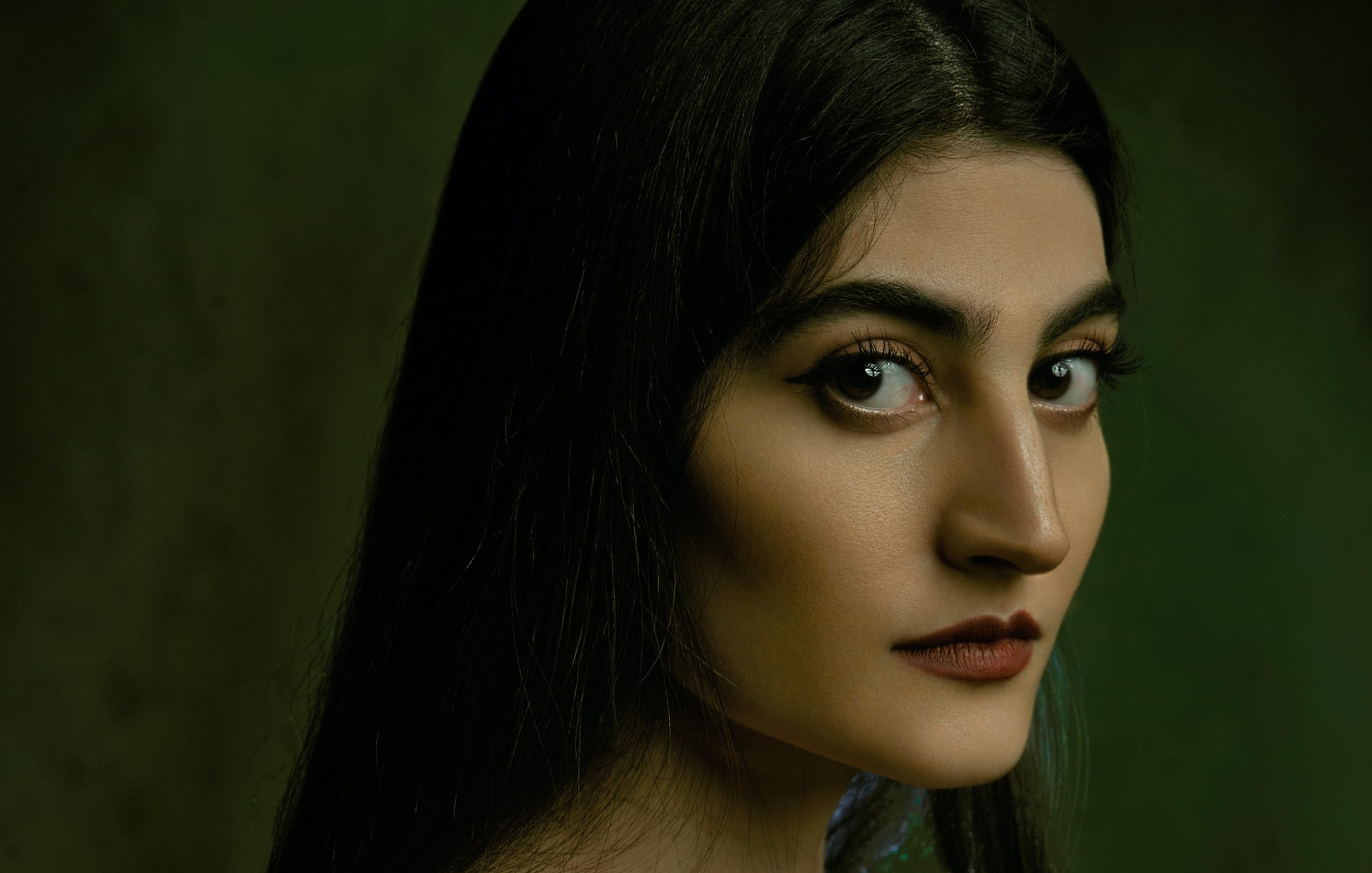 На измачканата снимка тя е млада красива щастливо усмихната аптекарка