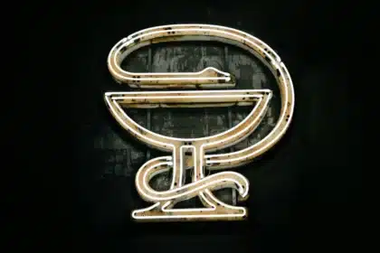 10 интересни факта за 10 фармацевтични символа