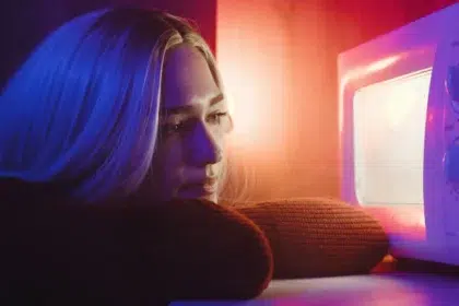 10 неща, които никога не трябва да топлите в микровълновата