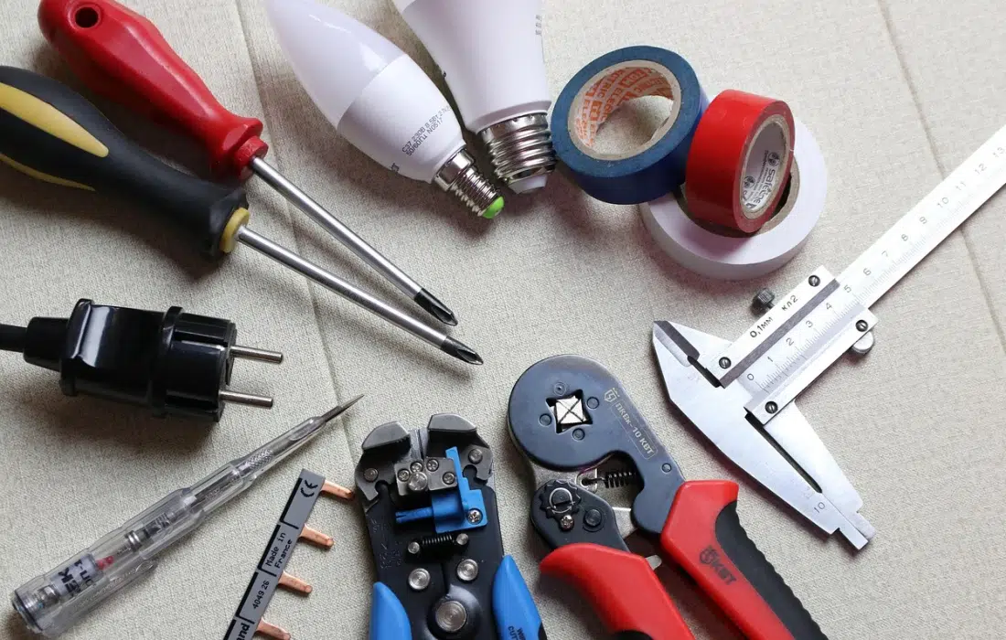 10 ръчни инструмента, които всеки мъж трябва да има