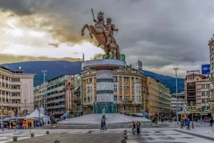 10 интересни забележителности в Скопие