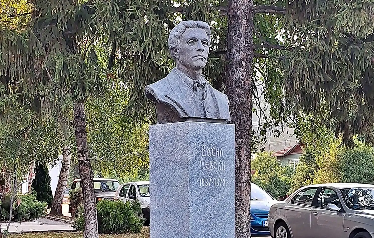 10 паметника на Васил Левски в чужбина: знаете ли къде се намират?